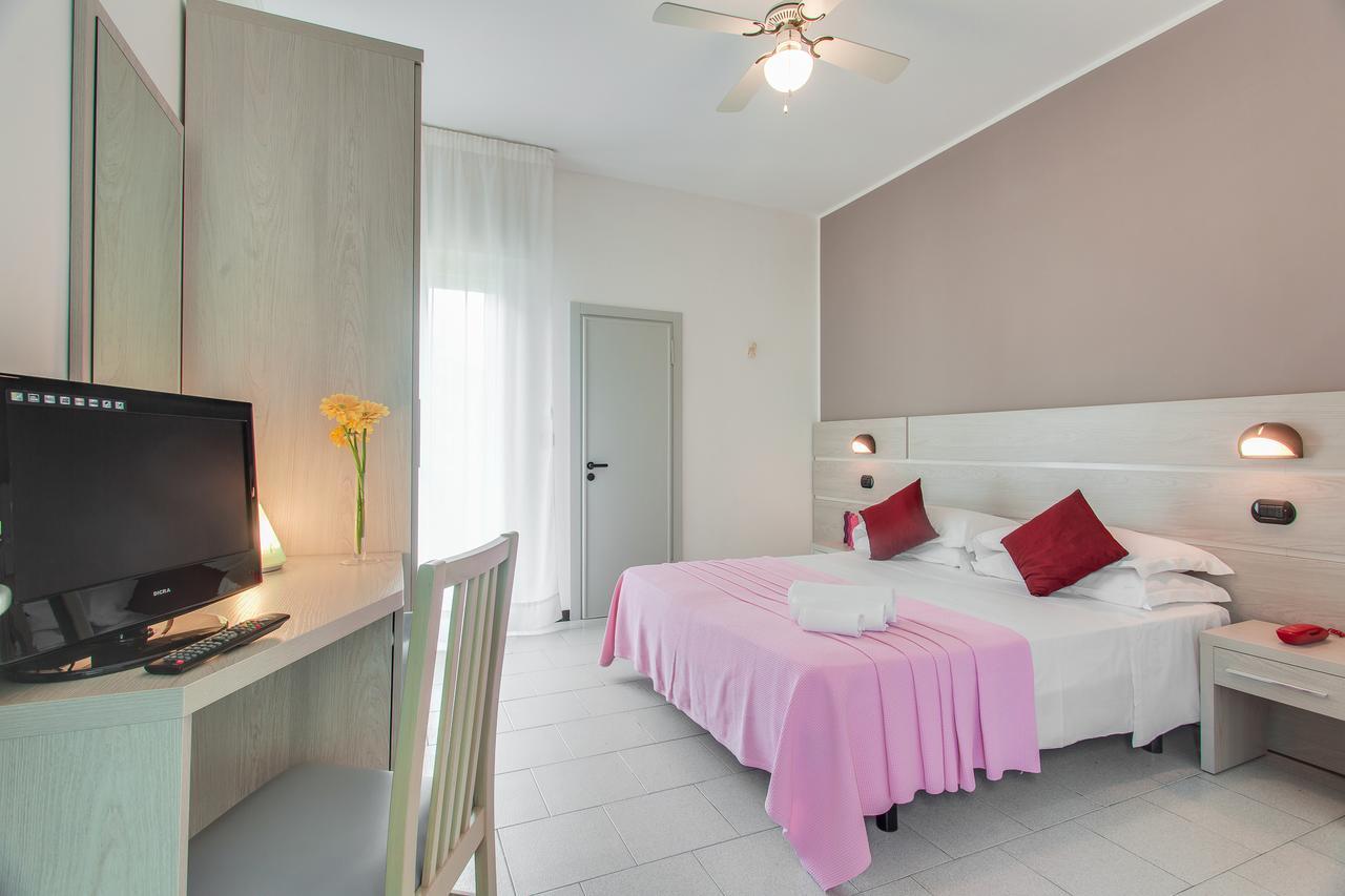 Hotel Joli Чезенатіко Екстер'єр фото